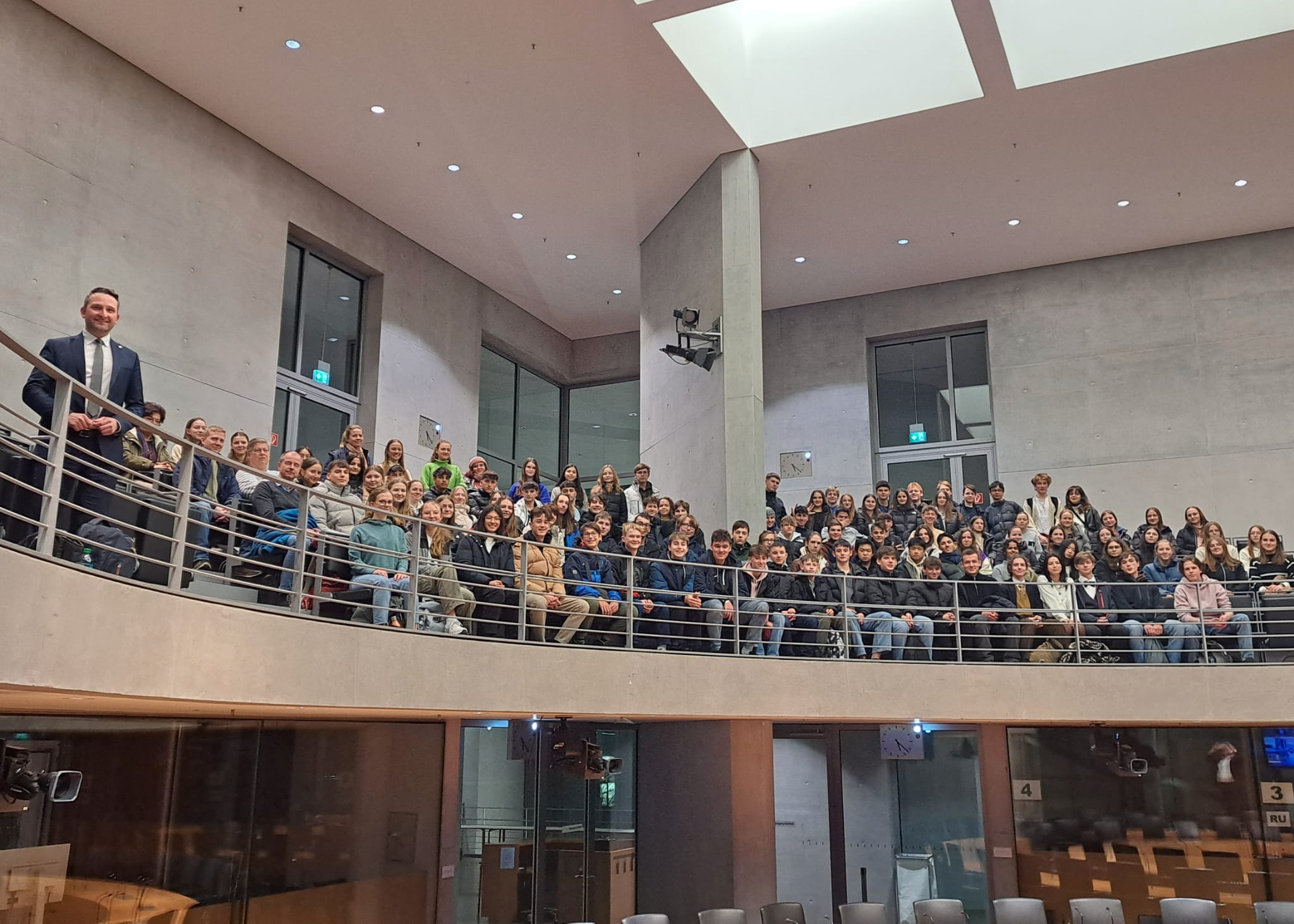 Zehnte Klassenstufe aus Friedrichshafen im Bundestag