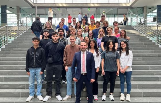 Besuch von Schülerinnen und Schülern des Karl-Maybach-Gymnasiums